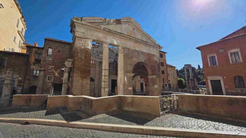   - Caccia al Tesoro Interattiva a Roma tra gemme nascoste e luoghi iconici a Roma 